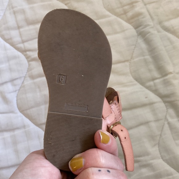 Gap * toddler size 6 neutral and pink sandle - Picture 4 of 6